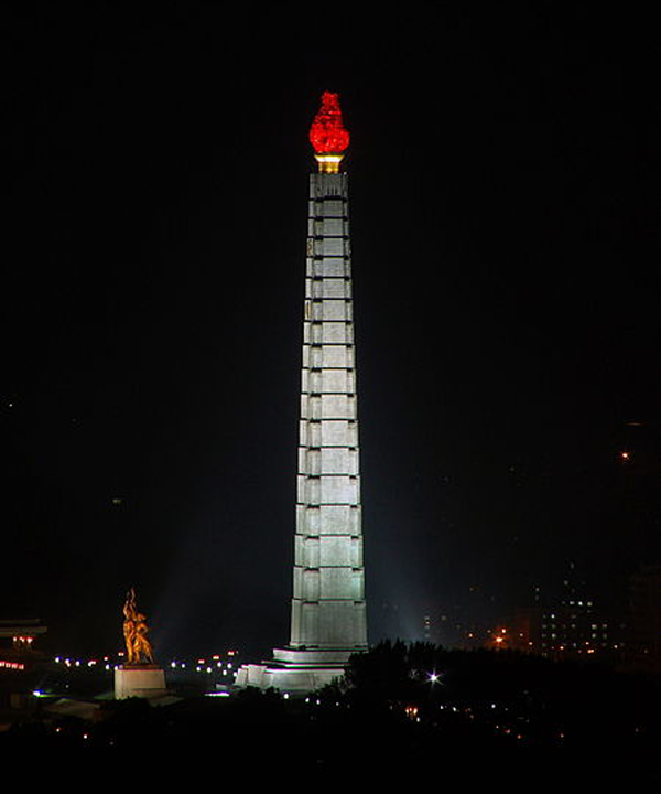 the juche tower in pyongyang