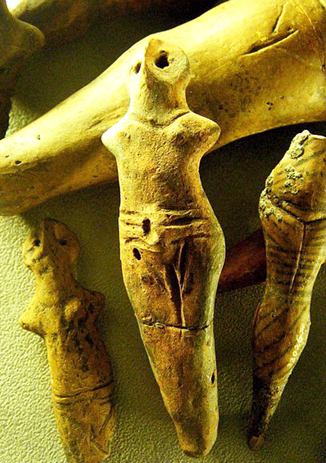 cucuteni female figurines